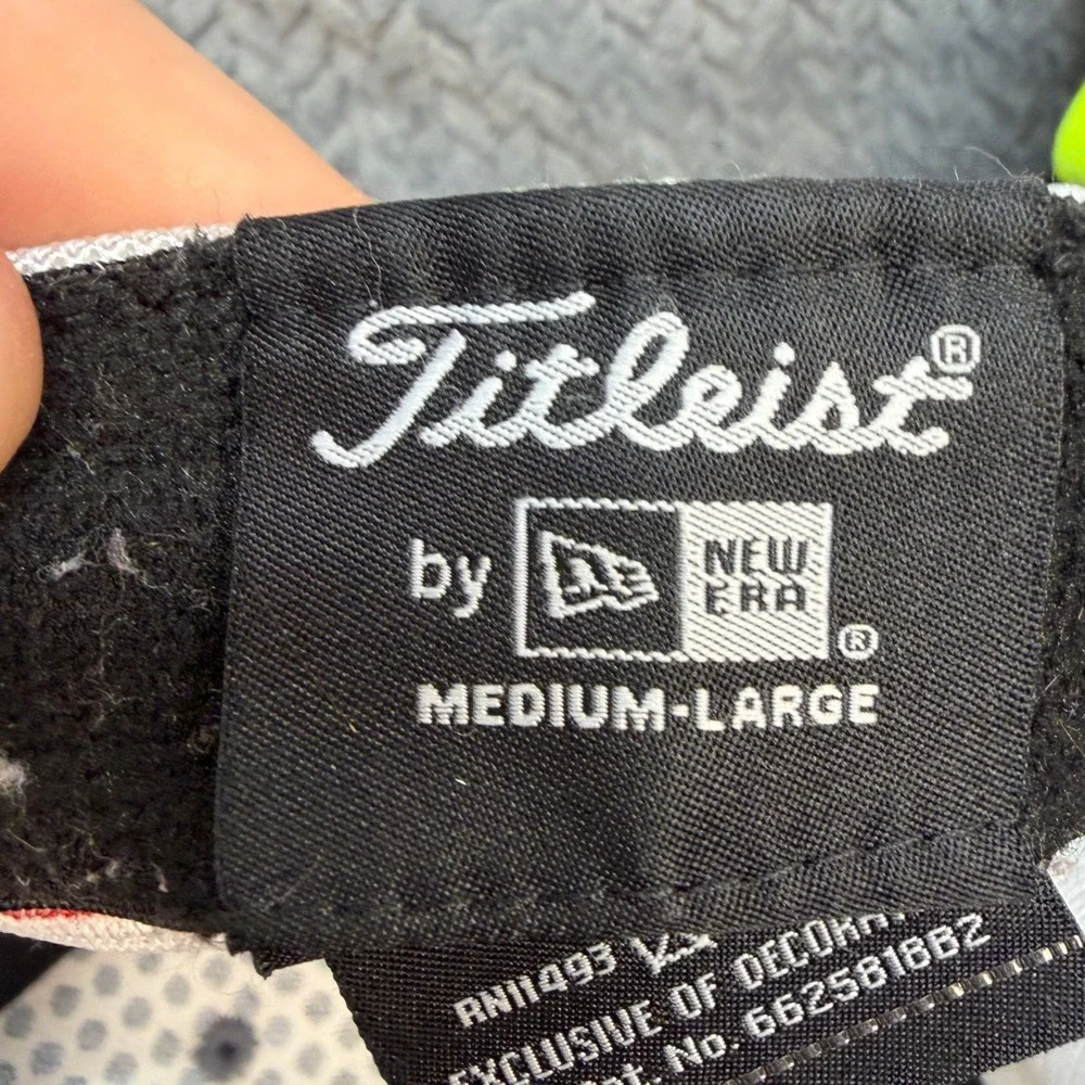 Titleist New Era Golf Hat Pro V1 Gray White Mesh Stretch Fit Medium-Large Cap